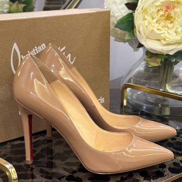luxury-women-christian-  Christian Louboutin!Nude patent Leather 100mm pump.